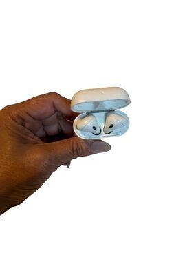 Apple White Wireless Earbuds with Charging Case